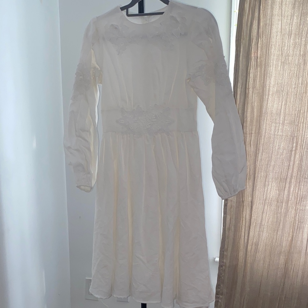 Elegant White Lace Dress - Picture 1 of 8